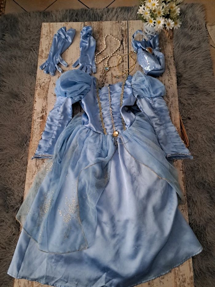 Robe Cendrillon Disney Store avec accessoires gants sac bijoux