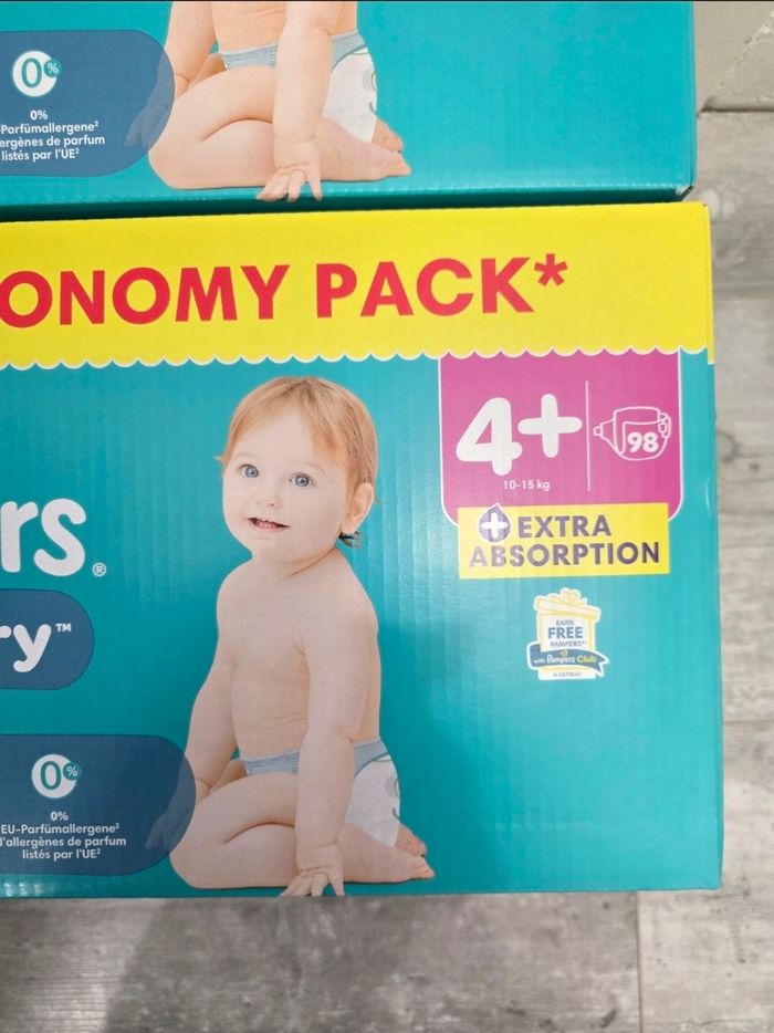 🍼 Pampers Baby-Dry T4+ Lot de 2 × 98 couches (10–15 kg)
- photo numéro 2