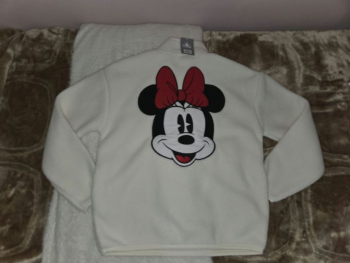 Sweat Polaire logo Disneyland Paris Minnie taille L +1 cadeau Disney offert
