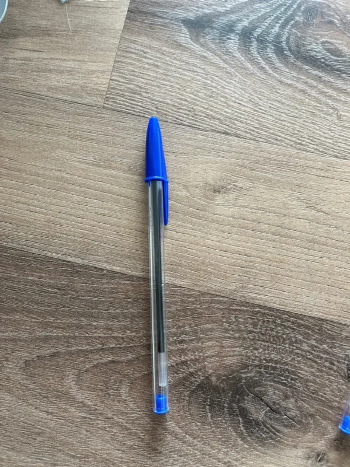 Lot de 5 stylos bic bleu - photo numéro 2