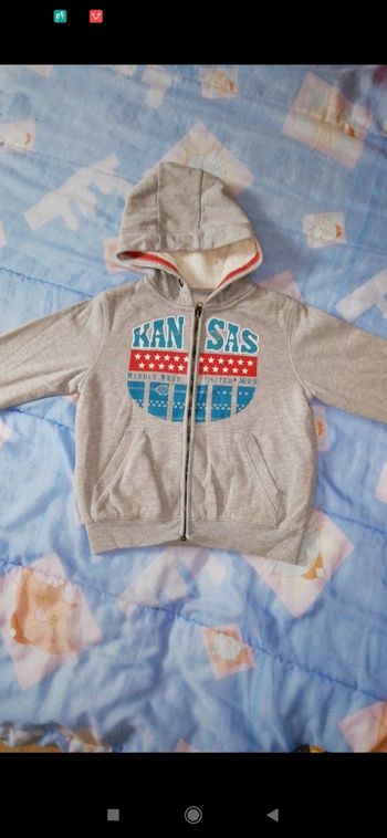Gilets sweat bien chaude à capuche 8 ans