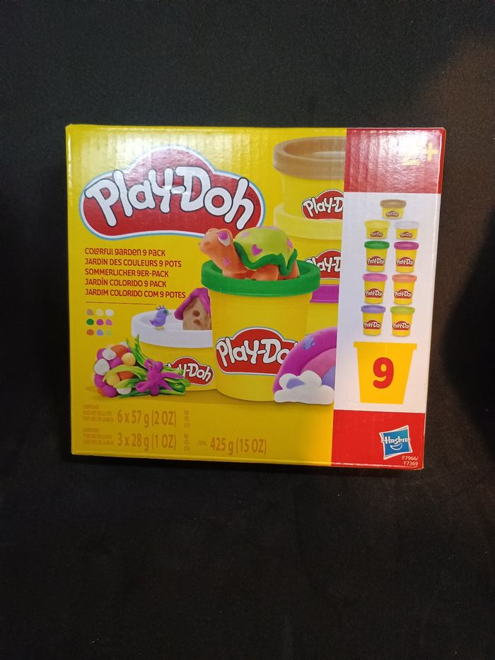 Pâte à modeler neuve non ouvert parfait pour offrir