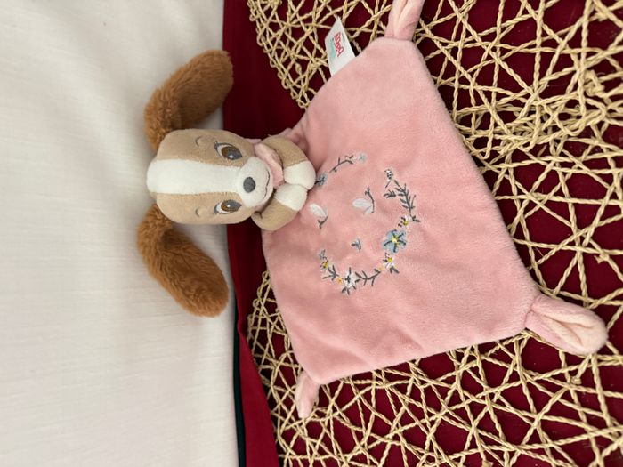 Doudou plat chien beige rose belle La belle et le clochard DISNEY BABY