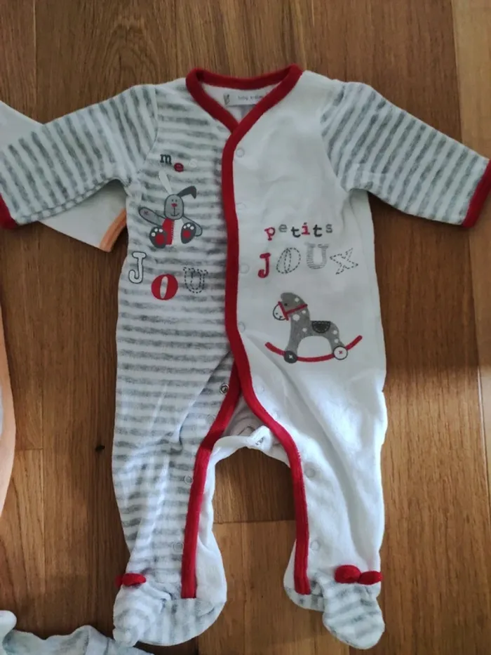 Lot 3 pyjamas - 3 mois - très bon état - photo numéro 4