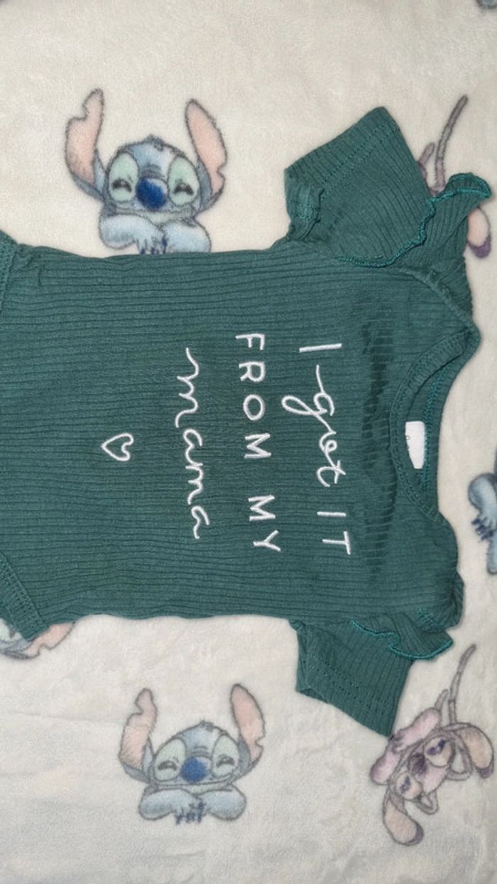 Body manche courte 0/3 mois en très bon état - photo numéro 2