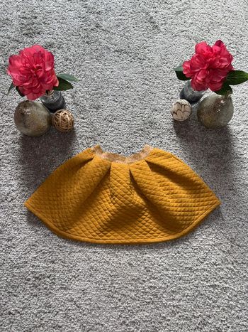 🌺Jupe effet matelassé jaune moutarde avec paillettes dorée Taille 4ans/104cm🌺