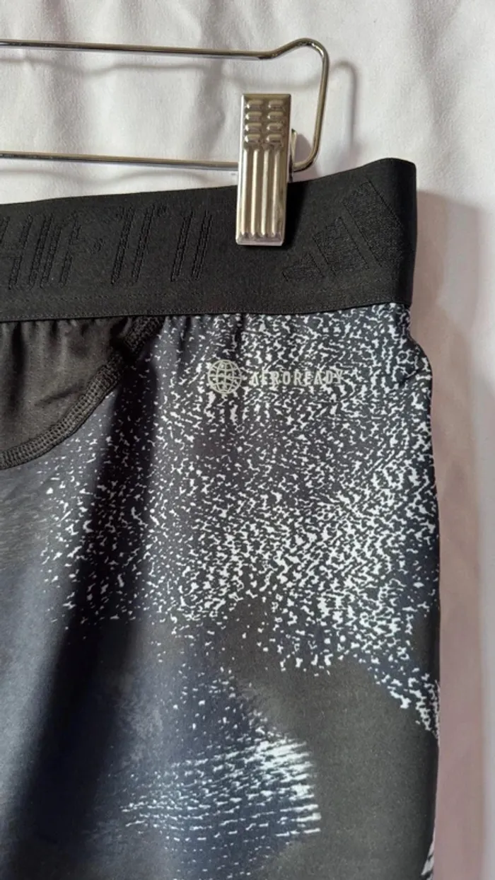 Short long de bain homme Adidas tech Taille XL 42 - photo numéro 4