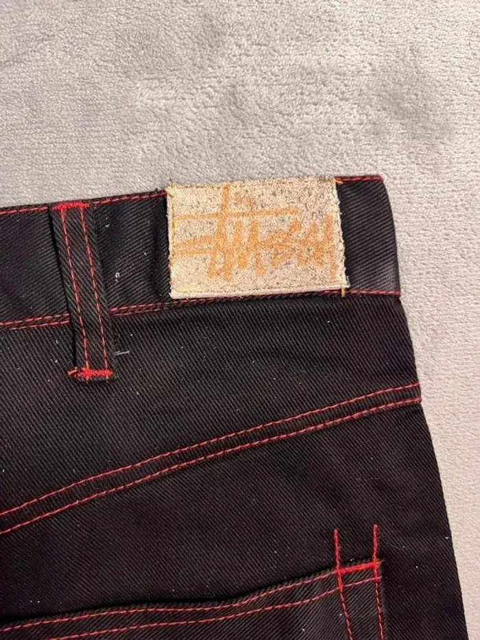 Short/Jort Stussy Embroidered Red Big Logo Back – Taille L - photo numéro 6