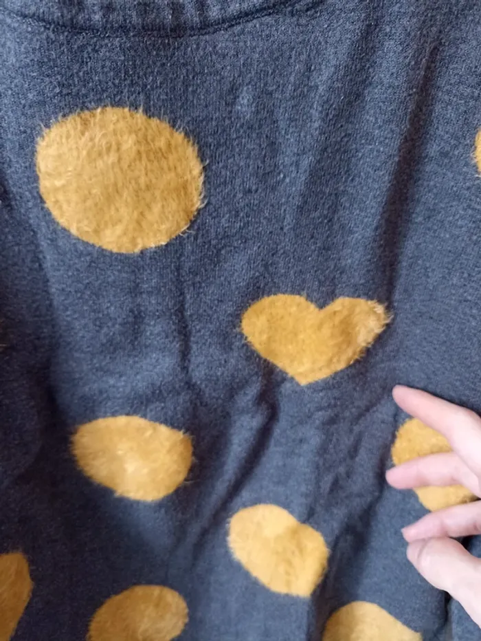 Pull bleu marine à pois moutarde - photo numéro 3