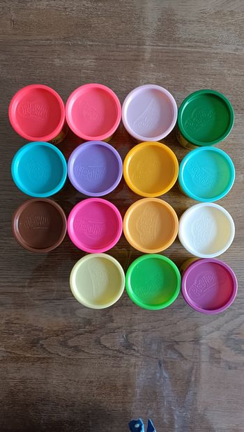 15 pots de pâte à modeler Play Doh