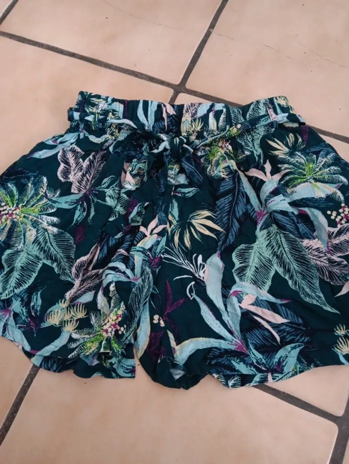 Short fleuri