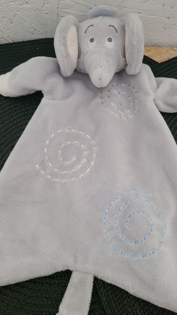 Éléphant KIMBALOO (La Halle) doudou plat gris