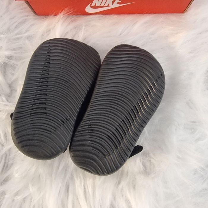NEUVES(non portées)🤩😍👌 superbes sandales.NIKE pointure 19.5🤩(ferme) - photo numéro 4