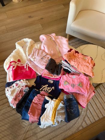 Lot 46 pièces 6 mois fille 