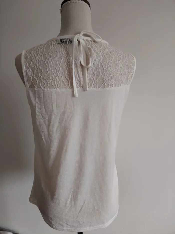 Haut blanc sans manches dentelle - Taille M - photo numéro 3