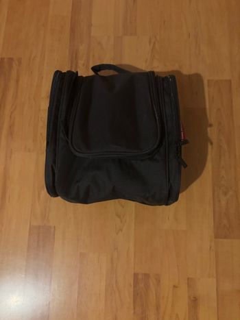 Trousse de toilette neuve 