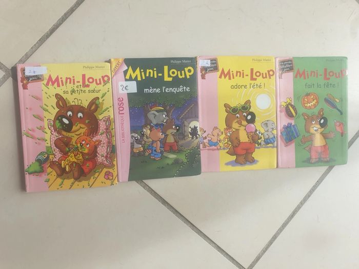 Livres bibliothèque rose mini loup