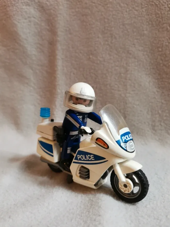 Playmobil moto police
