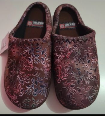 Chaussons* bordeaux pour femme pointure 39, Gezer