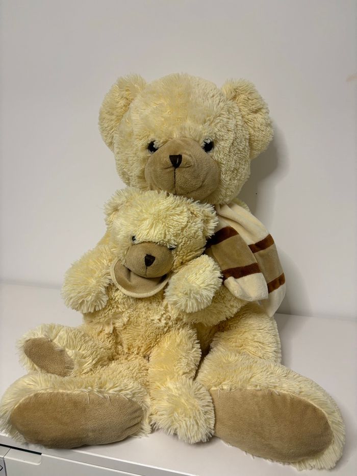 Grande peluche maman ours avec son ourson beige