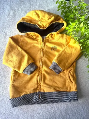 Très jolie veste à capuche pour petit garçon