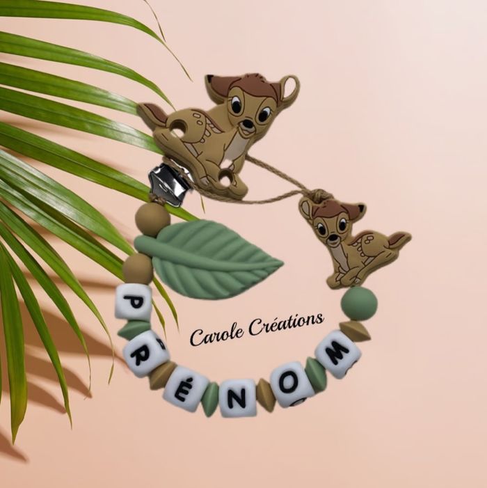Attache tétine silicone personnalisé bambi + grande feuille