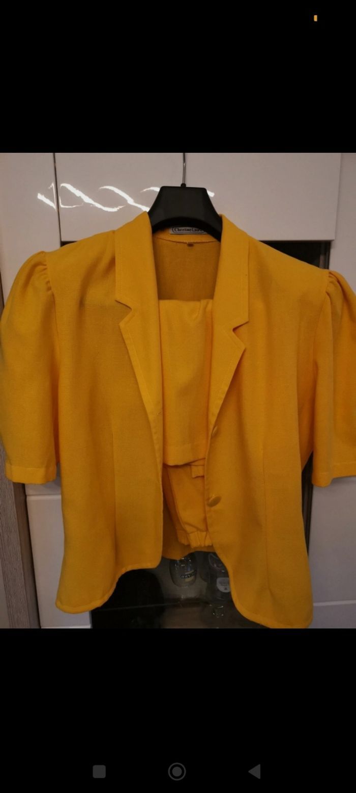 Ensemble veste et jupe jaune taille 42