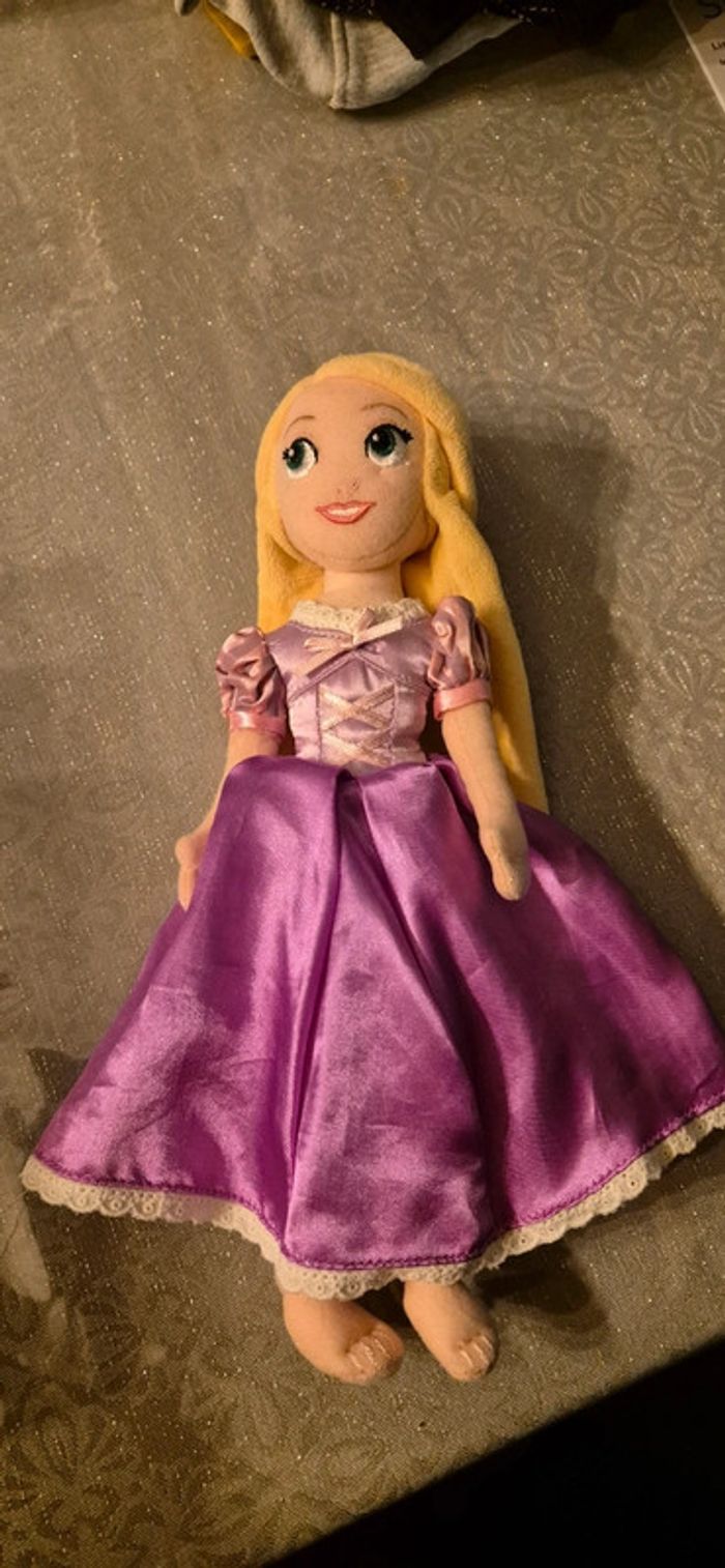 Poupée raiponce disneyland paris