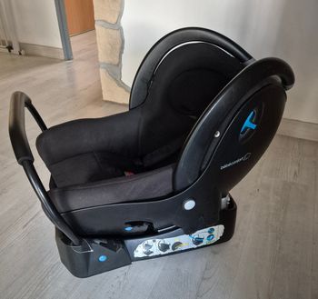 Siége auto de la naissance à 4 ans trés bon état
