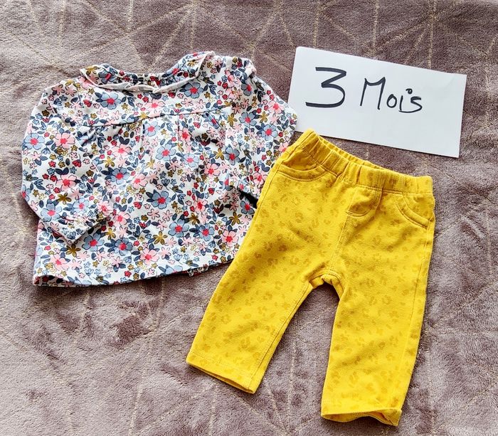 Ensemble pantalon et blouse fleurie coloré