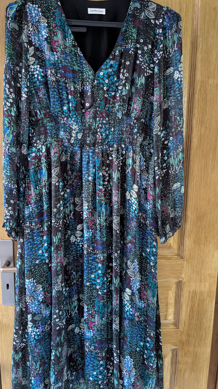 Robe longue à manches longues.