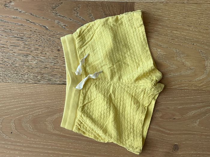 Kiabi short jaune coton 9 mois