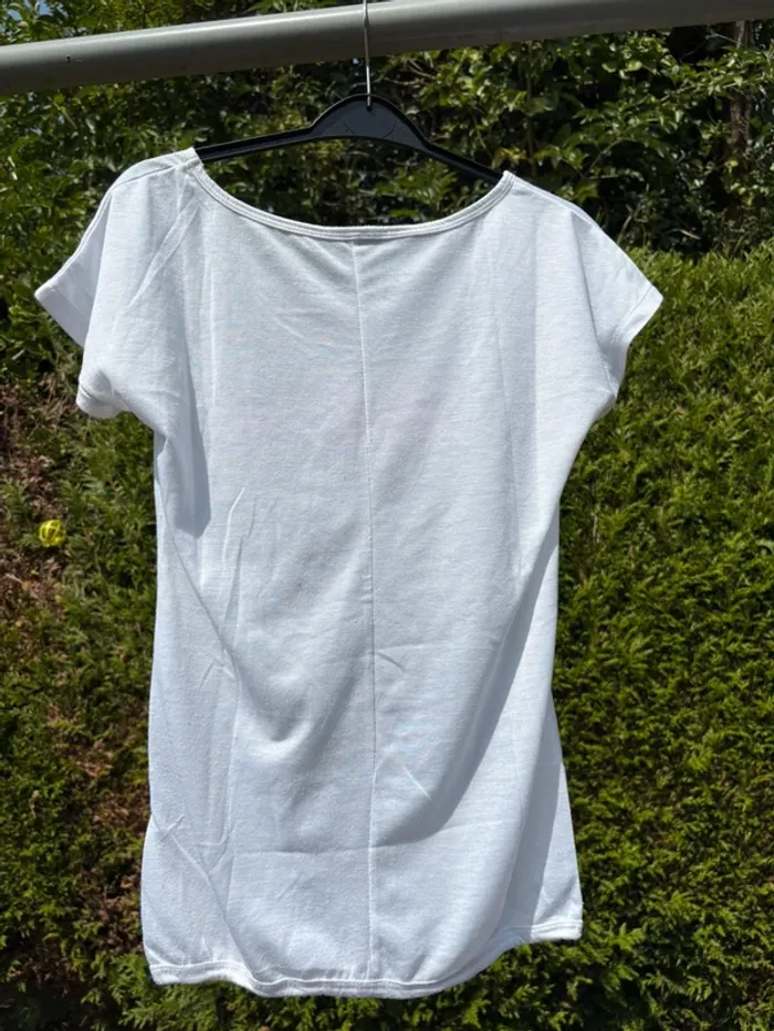 T-shirt blanc imprimé floral et inscription – Marque non précisée - photo numéro 2