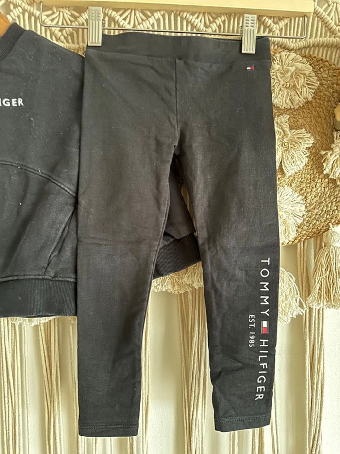 Ensemble noir Tommy Hilfiger taille 98 - photo numéro 4