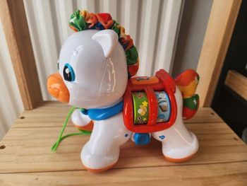 Poney à tirer clementoni