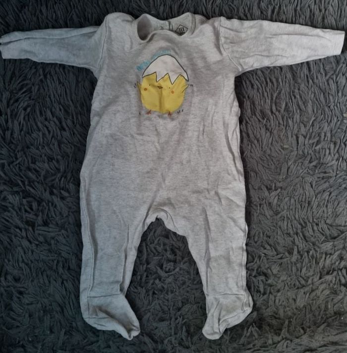 Grenouillère grise avec poussin 6mois