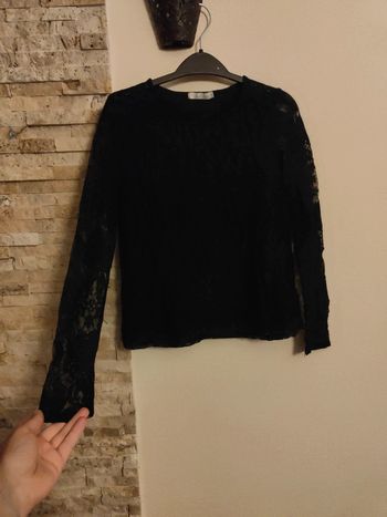 Haut noir manches dentelles 12 ans