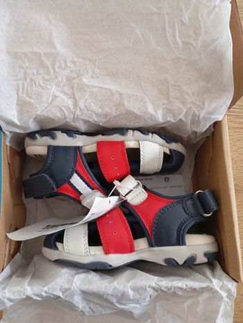 Geox neuves pour garçon en taille 21