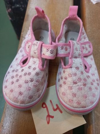 Baskets pointure 24