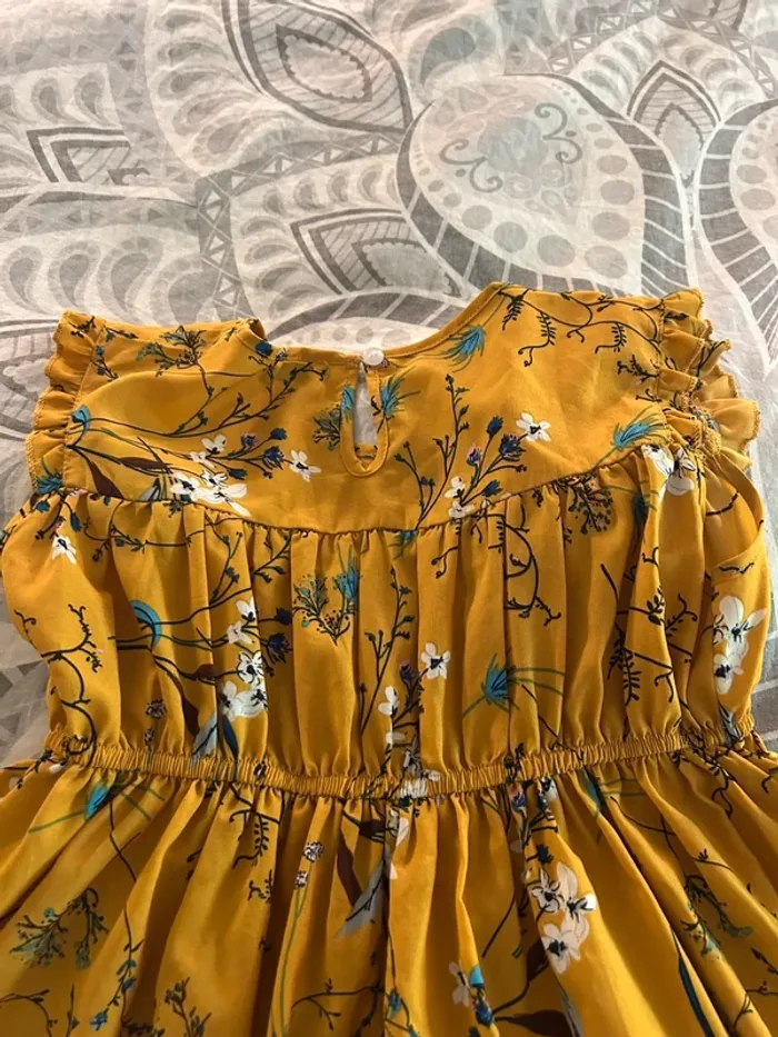 Robe fille de couleur jaune moutarde avec motifs fleuris - photo numéro 5