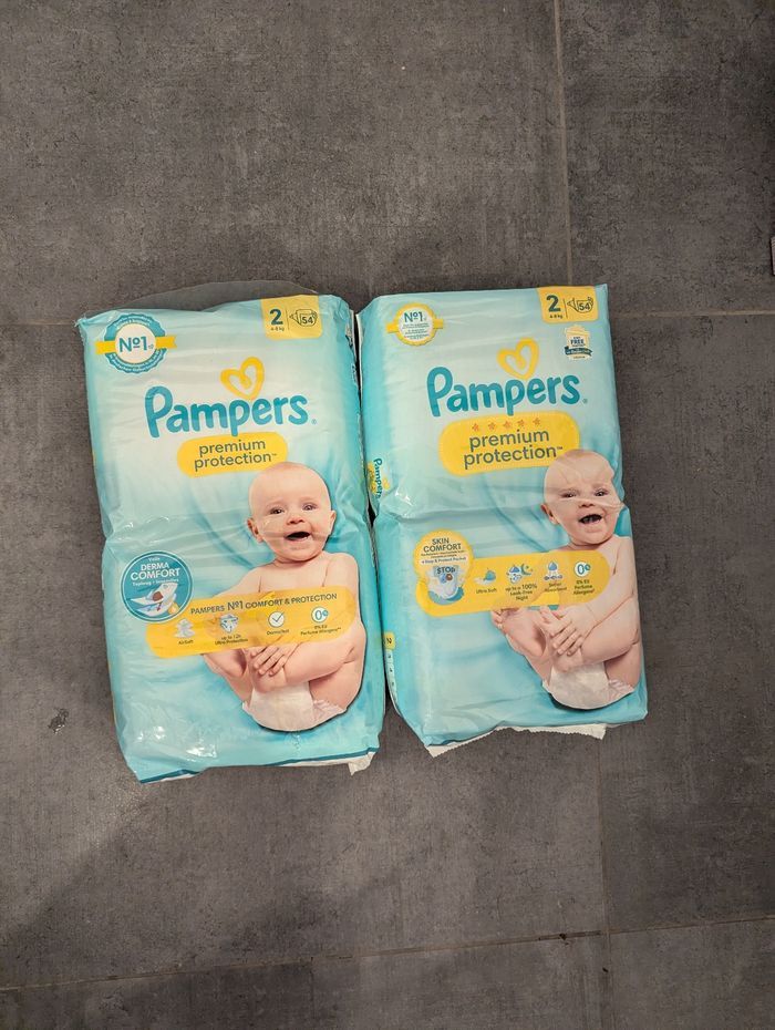 2 paquets de couches Pampers taille 2