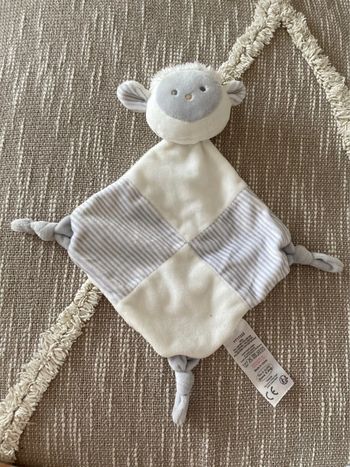 eluche doudou plat 27cm Tom et kiddy mouton brebis agneau blanc rayé gris très bon état