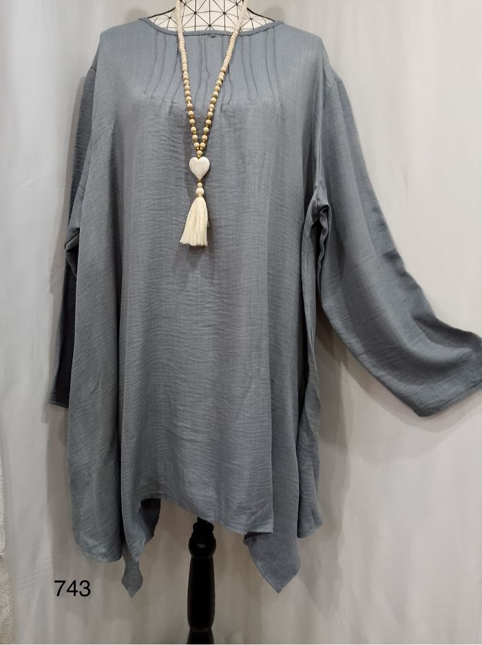 Chemise ample grise  grande taille 54 – col plissé, ourlet irrégulier et style nomade chic