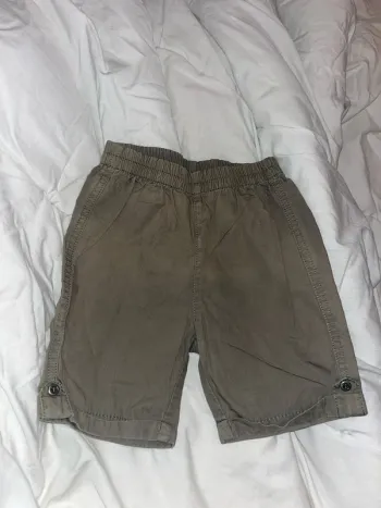 Short kaki