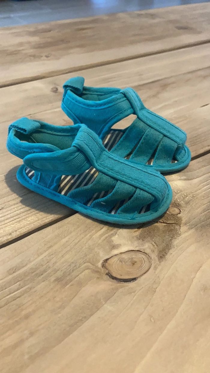 Petite chaussure bébé - photo numéro 2