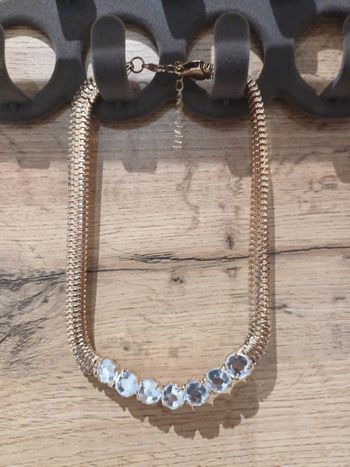 Collier doré à strass, léger . Bijou fantaisie