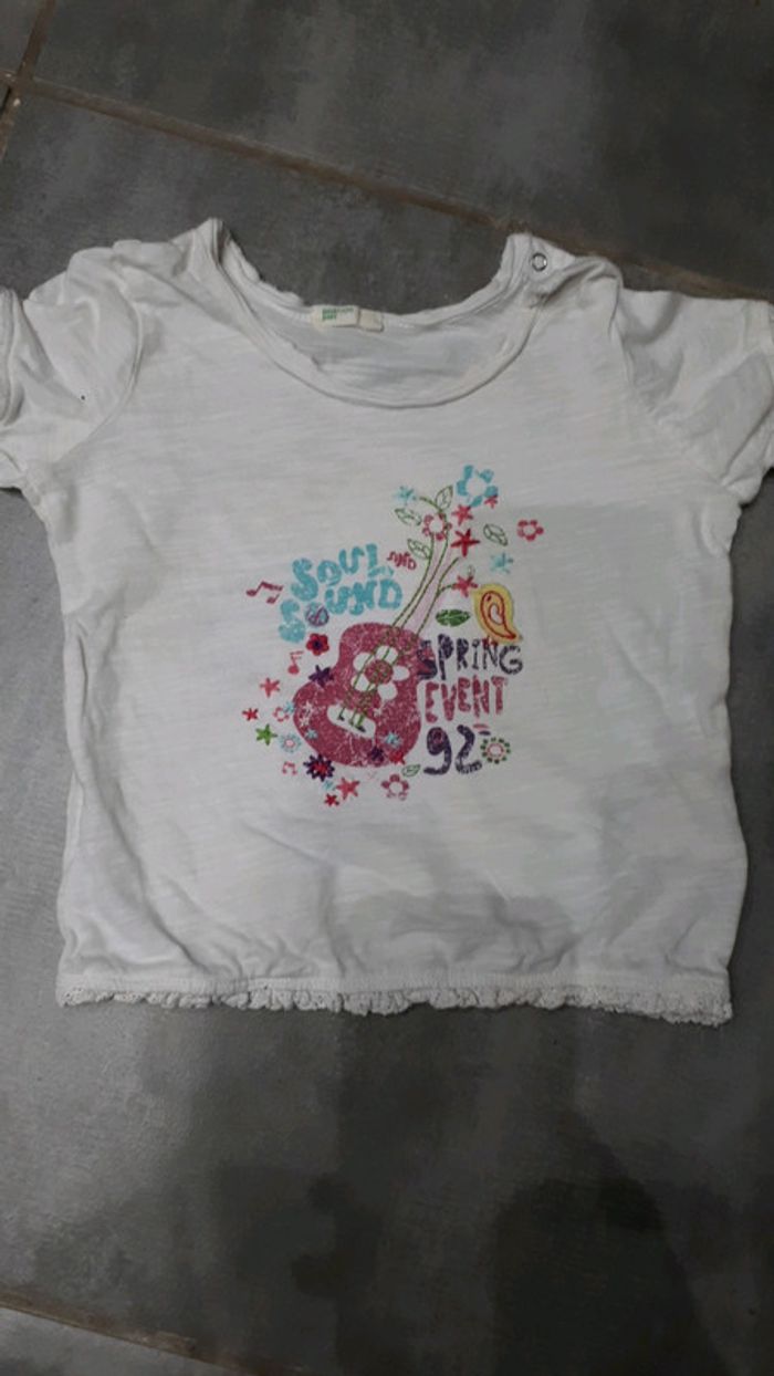 Tee shirt benetton taille 9-12 mois