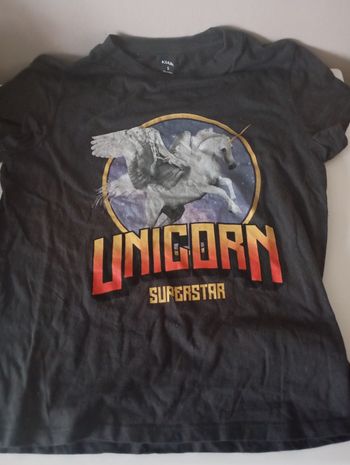 Tee shirt,taille 36/S,manches courtes,coton gris foncé et motif coloré , Kiabi. Parfait état