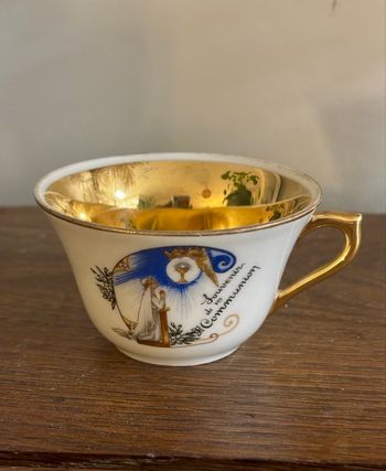 Tasse en porcelaine religieuse souvenir de 1ère communion 