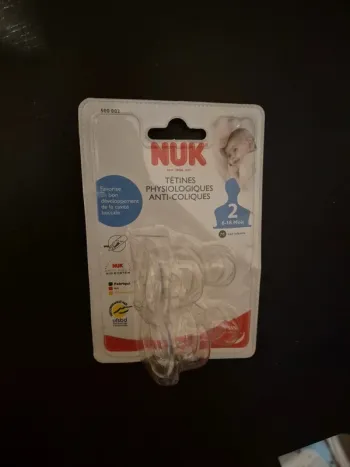 Tétines physiologiques anti-coliques Nuk 6-18 mois neuve